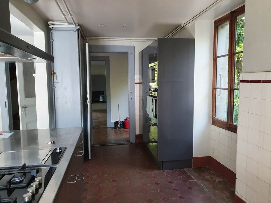 Cuisine existante maison de village Genève — tomettes, carrelage ancien